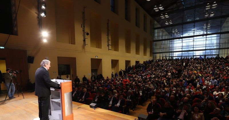 Berisha flet broçkulla në Parma: Po rikthehem fuqishëm si Trump! Fjalimin e zv.presidentit amerikan e publikon sikur ishte për atë dhe PD-në!