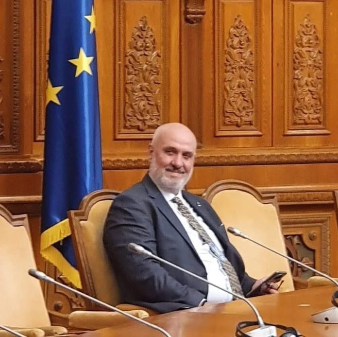 Avokati i njohur shqiptar Edmond Petraj , në krye të Partisë së Vllehëve të Shqipërisë!