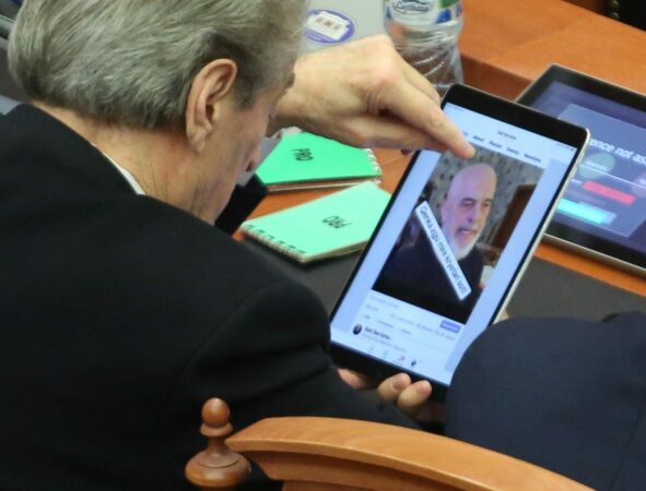 FOTOLAJM/ Berisha editon foton e Ramës në Facebook, Kryemadhi e “humbur” në telefon, Frrok Gjini “kalon” te demokratët! Çfarë nuk u pa në Kuvend? FOTOLAJM/ Berisha editon foton e Ramës në Facebook, Kryemadhi e “humbur” në telefon, Frrok Gjini “kalon” te demokratët! Çfarë nuk u pa në Kuvend?