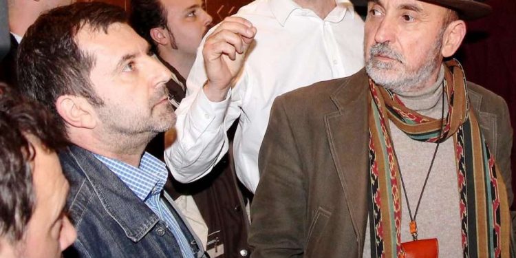 Shperthimi i Tosit ndaj kryeministrit, e ngatërron me idhullin e tij , “gojëmbëlin” Berisha: Edi Rama është bërë për t’u lidhur, del e flet me gjuhë rrugaçi dhe na kërcënon ne e SPAK-un… Shperthimi i Tosit ndaj kryeministrit, e ngatërron me idhullin e tij , “gojëmbëlin” Berisha: Edi Rama është bërë për t’u lidhur, del e flet me gjuhë rrugaçi dhe na kërcënon ne e SPAK-un…