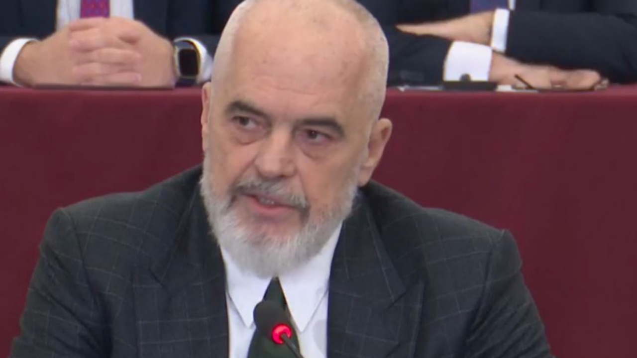 “Të hyjmë në BE para se të na dredhin përsëri bishtin”, Rama: Të ulemi krah për krah me Greqinë si dy vende të barabarta “Të hyjmë në BE para se të na dredhin përsëri bishtin”, Rama: Të ulemi krah për krah me Greqinë si dy vende të barabarta