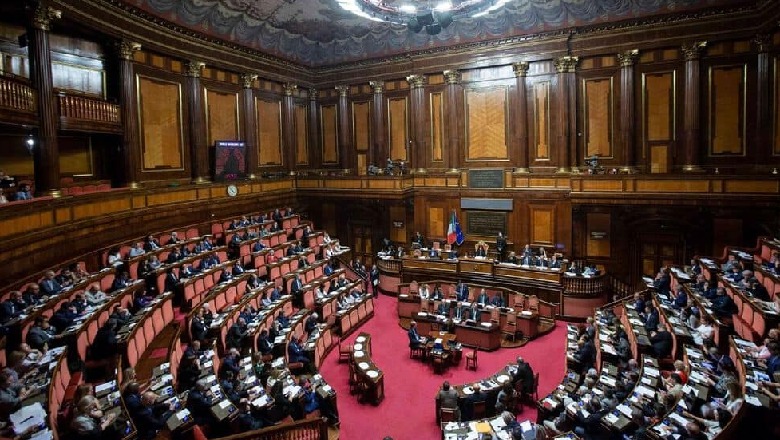 Senati Italian, do të ratifikojë këto ditë marrëveshjen për pensionet, përfitojnë mbi 500 mijë shqiptarë Senati Italian, do të ratifikojë këto ditë marrëveshjen për pensionet, përfitojnë mbi 500 mijë shqiptarë