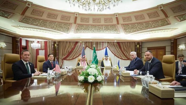 Bisedimet SHBA-Ukrainë/ Zelensky pranon armëpushim 30-ditor me Rusinë, Uashingtoni i rikthen ndihmat! Trump: Do të flas me Putinin këtë javë Bisedimet SHBA-Ukrainë/ Zelensky pranon armëpushim 30-ditor me Rusinë, Uashingtoni i rikthen ndihmat! Trump: Do të flas me Putinin këtë javë