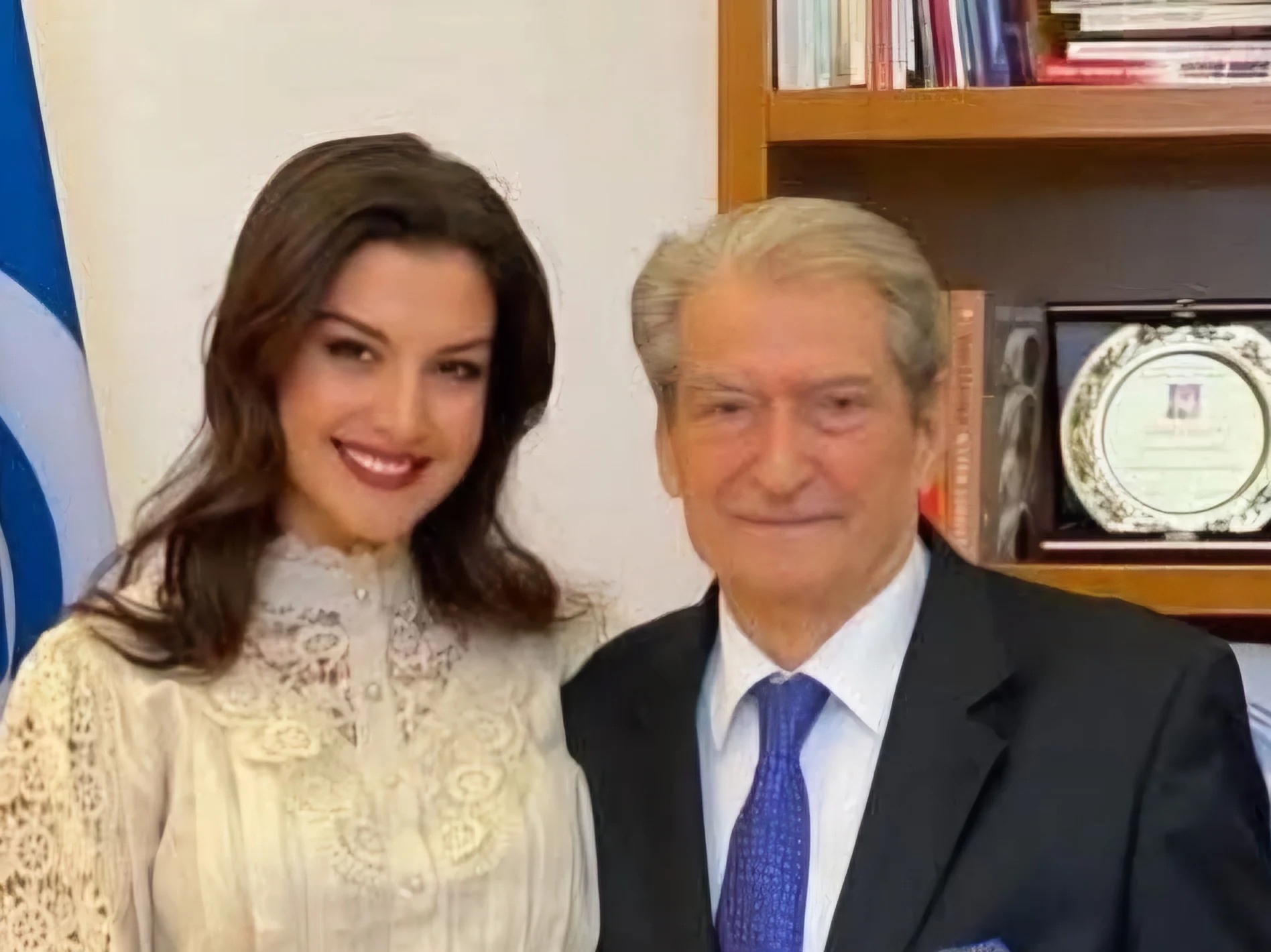 Sherr në familjen Berisha? Bledi Mane: Liria fshiu Floriana Garon nga lista për shak se pëshpëriste fjalë të ëmbëla në veshin me lesh të Doktorit Sherr në familjen Berisha? Bledi Mane: Liria fshiu Floriana Garon nga lista për shak se pëshpëriste fjalë të ëmbëla në veshin me lesh të Doktorit