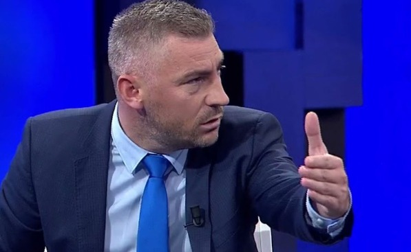 Më i votuari në primaret e PD Bledion Nallbati! Me park energjie 10 milionë Euro në Devoll dhënë nga Edi Rama Më i votuari në primaret e PD Bledion Nallbati! Me park energjie 10 milionë Euro në Devoll dhënë nga Edi Rama