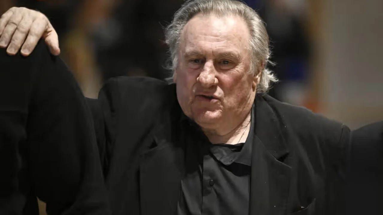 Gérard Depardieu del para gjykatës, zbardhet dëshmia: E kapa nga ijet që të mos rrëshqiste, nuk e sulmova seksualisht Gérard Depardieu del para gjykatës, zbardhet dëshmia: E kapa nga ijet që të mos rrëshqiste, nuk e sulmova seksualisht