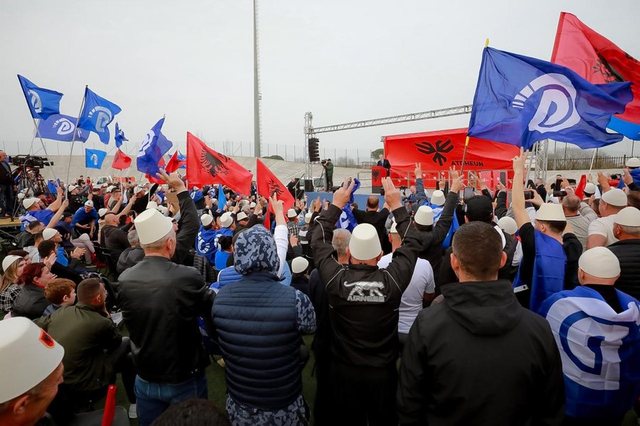 Berisha këput “perla” nga Napoli që do mbahen mend në kanalet e humorit: Gjatë 333 ditëve në arrest shtëpie projektova “Shqipërinë Madhështore”! Berisha këput “perla” nga Napoli që do mbahen mend në kanalet e humorit: Gjatë 333 ditëve në arrest shtëpie projektova “Shqipërinë Madhështore”!