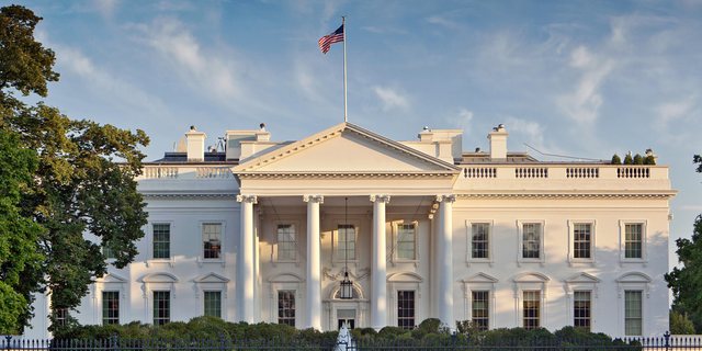 Tjetër atentat ndaj Trump? Shërbimi Sekret qëllon një burrë pranë Shtëpisë së Bardhë Tjetër atentat ndaj Trump? Shërbimi Sekret qëllon një burrë pranë Shtëpisë së Bardhë