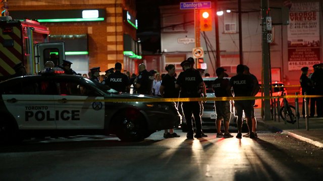 Të shtëna me armë zjarri në një lokal në Toronto, të paktën 12 persona mbeten të plagosur! Autori ende i lirë