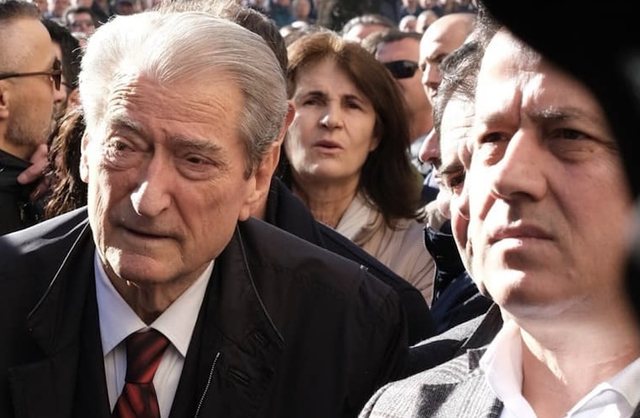 Mulosmani: Më mirë rri në opozitë, sesa votoj listën e PD!