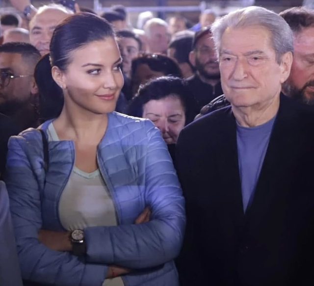 Ironizon analisti: Dua një grua që të më shikoi si Floriana…  Doktorin!