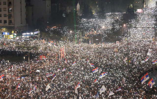 Topi zanor, teknologjia e përdorur në protestat në Serbi si dikur gjatë revolucionit rumun në 1989 Topi zanor, teknologjia e përdorur në protestat në Serbi si dikur gjatë revolucionit rumun në 1989