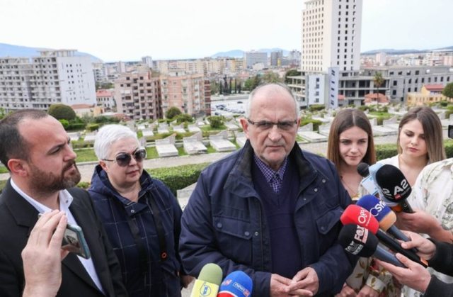 Petrit Vasili, votuesve të PD-së: Votoni Ilir Metën, shpëtoi 4 herë Berishën dhe opozitën! Petrit Vasili, votuesve të PD-së: Votoni Ilir Metën, shpëtoi 4 herë Berishën dhe opozitën!