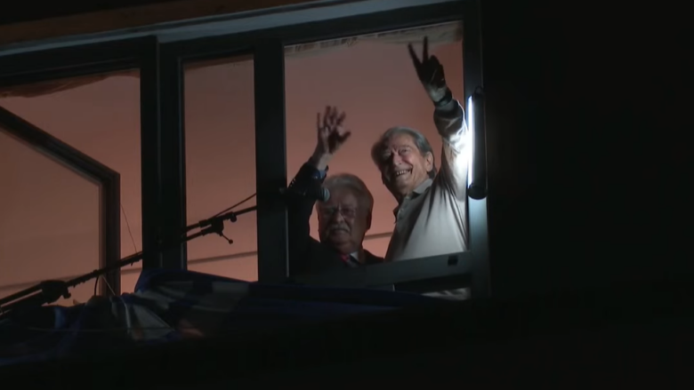 SPAK heton Veliajn për përdorimin e celularit për pak minuta në furgonin e policisë, por pse Berisha u fal kur ndërtoi për një vit një studio televizive në arrest shtëpie? SPAK heton Veliajn për përdorimin e celularit për pak minuta në furgonin e policisë, por pse Berisha u fal kur ndërtoi për një vit një studio televizive në arrest shtëpie?