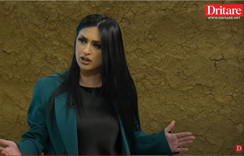 Ish-kandidatja demokrate: Do të çoj telefonin tim në SPAK! Bandat e PD në Elbasan të Luçiano Boçit e Flamur Nokës po më intimidojnë me fisin Çapja me telefonata nga Londra Ish-kandidatja demokrate: Do të çoj telefonin tim në SPAK! Bandat e PD në Elbasan të Luçiano Boçit e Flamur Nokës po më intimidojnë me fisin Çapja me telefonata nga Londra