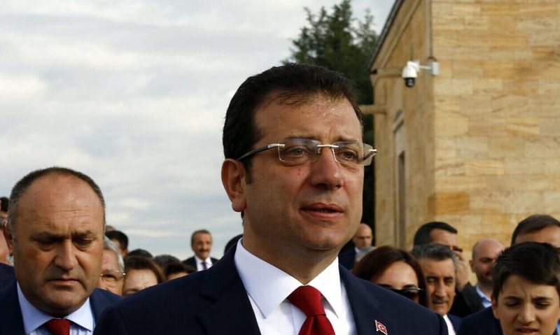 Gjykata turke ka vendosur zyrtarisht në arrest kryebashkiakun e Stambollit Ekrem Imamoglu Gjykata turke ka vendosur zyrtarisht në arrest kryebashkiakun e Stambollit Ekrem Imamoglu