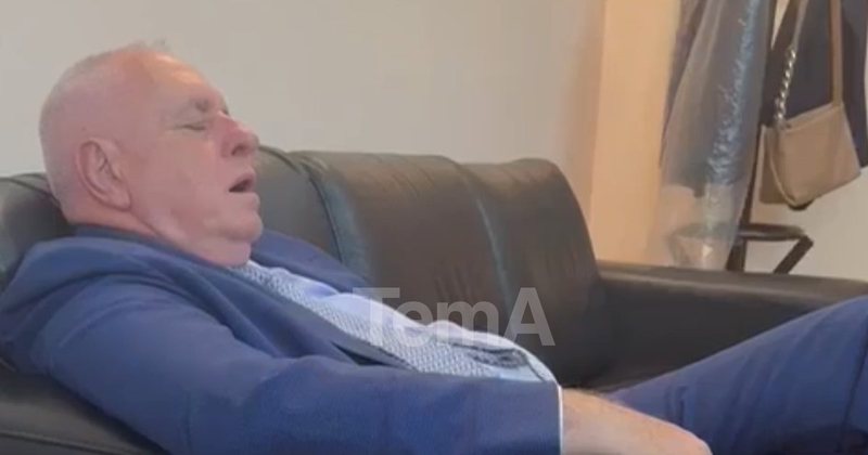 VIDEO/ “Erdhi prapë deputeti, erdhi se mbaron mandati”! Ironia labe me fushatën e Tritan Shehut në Gjirokastër