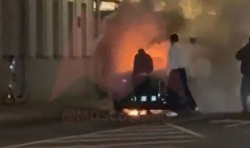 VIDEO/ Shpërthen limuzina e Putinit në Moskë, dyshime për atentat ndaj presidentit rus VIDEO/ Shpërthen limuzina e Putinit në Moskë, dyshime për atentat ndaj presidentit rus