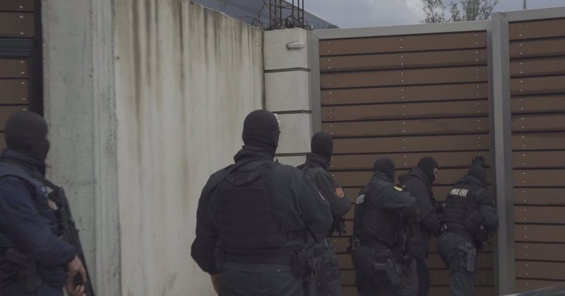 Megaoperacion i Policisë së Shtetit, AMP dhe SPAK mes të arrestuarve katër shefa policë Megaoperacion i Policisë së Shtetit, AMP dhe SPAK mes të arrestuarve katër shefa policë