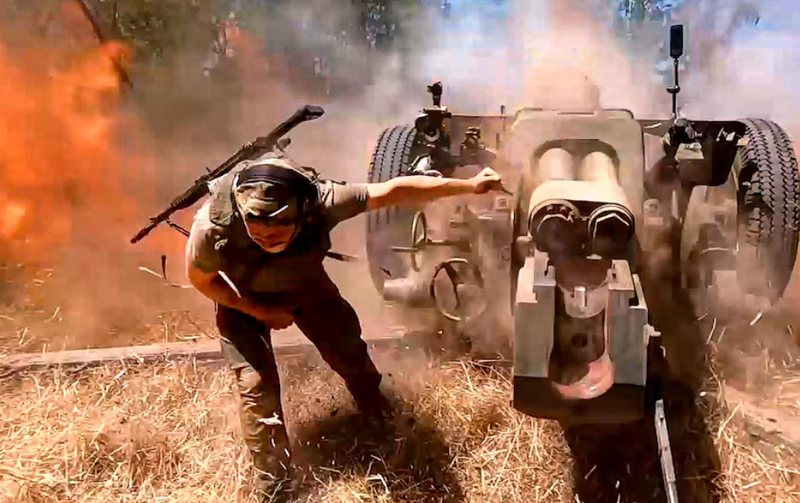 Nën thundrën e Uashingtonit dhe Moskës Nën thundrën e Uashingtonit dhe Moskës