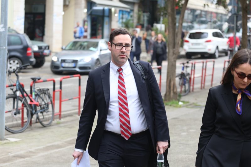 Erdhi si vëzhgues, gjykata s’e lejon avokatin amerikan në seancën ndaj Veliajt