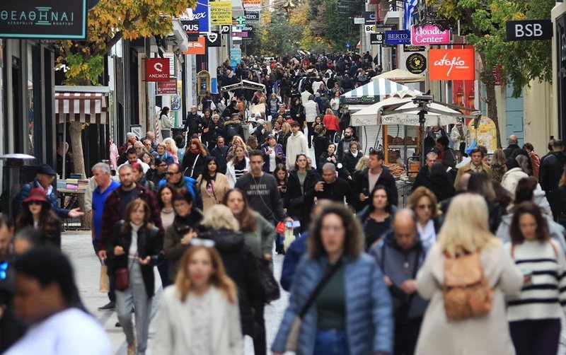 Qeveria greke njofton rritjen e pagës minimale në 880 euro Qeveria greke njofton rritjen e pagës minimale në 880 euro