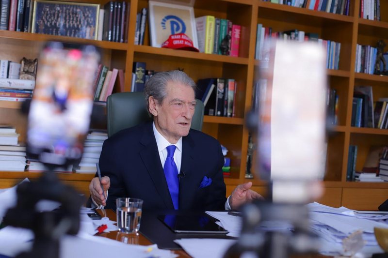 Berisha i shpall ‘luftë’ Qorit dhe Lapajt, kreu i PD: Janë patericë e Ramës. Lista e tyre, të frikshme Berisha i shpall ‘luftë’ Qorit dhe Lapajt, kreu i PD: Janë patericë e Ramës. Lista e tyre, të frikshme