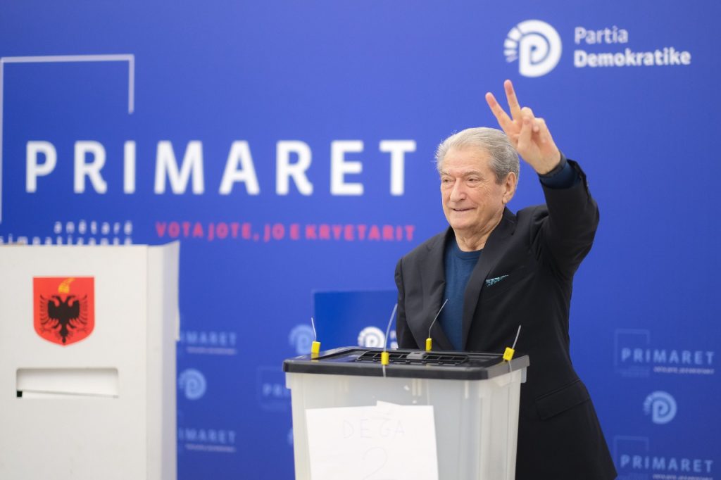 Qyfyre me prim-aret! Numërohet kutia e parë… Konispoli: Më shumë fletë votimi se votues