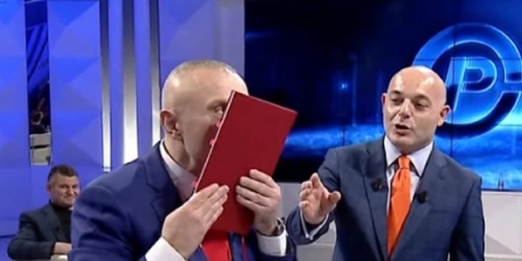 Përgjimi nga SPAK i Gjykatës Kushtetuese tregon që nuk kemi Gjykatë Kushtetuese