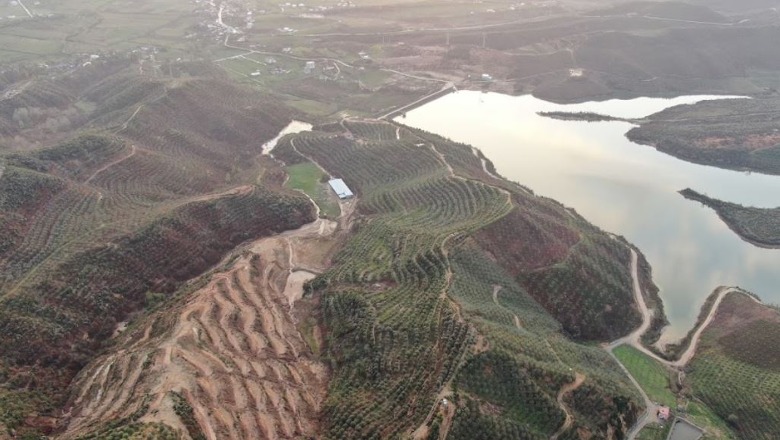 Pamje mjaft piktoreske u kthye sot në tragjedinë për dy të rinjve të cilët u fundosën në liqenin e Çerkezës Pamje mjaft piktoreske u kthye sot në tragjedinë për dy të rinjve të cilët u fundosën në liqenin e Çerkezës