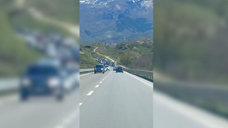 PD mbush Dibrën me demokratë nga Tirana, si turistë në Rrugën e Arbrit PD mbush Dibrën me demokratë nga Tirana, si turistë në Rrugën e Arbrit