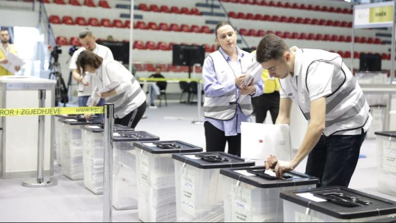 Vijnë 22 % e votave të diasporës nga 65 vende të botës! Mbërrijnë zarfe nga Australia, Afganistani, Panamaja, Tajlanda dhe Singapori Vijnë 22 % e votave të diasporës nga 65 vende të botës! Mbërrijnë zarfe nga Australia, Afganistani, Panamaja, Tajlanda dhe Singapori