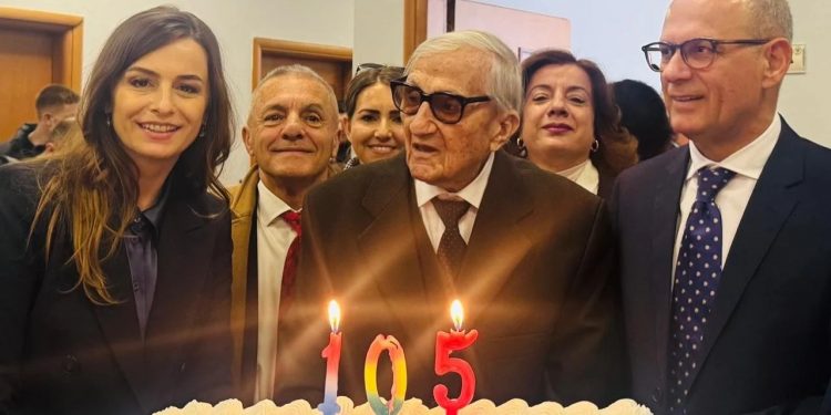 Fytyra të lëmuara përballë Ismet Elezit