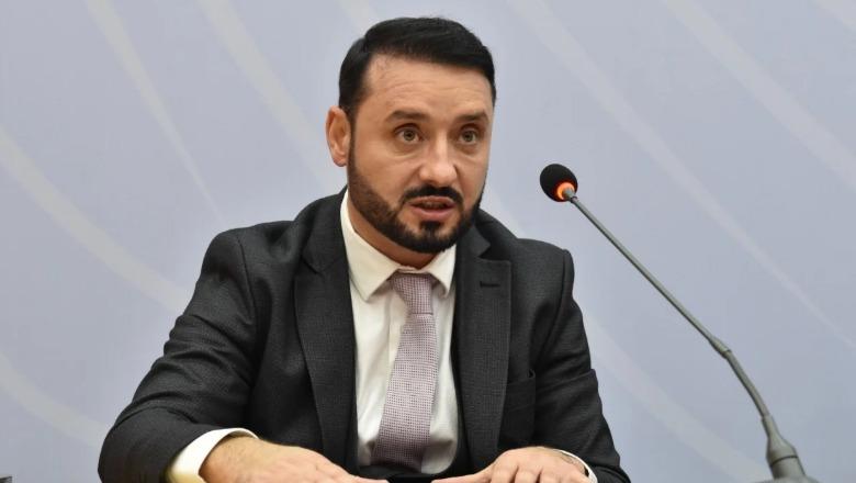 Akuzohet për shpërdorim detyre, pezullohet nga detyra drejtori i Përgjithshëm i AMP Florjan Sulejmani Akuzohet për shpërdorim detyre, pezullohet nga detyra drejtori i Përgjithshëm i AMP Florjan Sulejmani