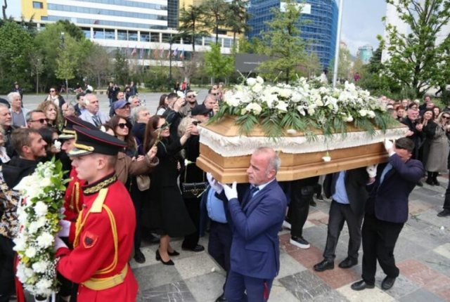 Margarita Xhepa përcillet për në banesën e fundit Margarita Xhepa përcillet për në banesën e fundit