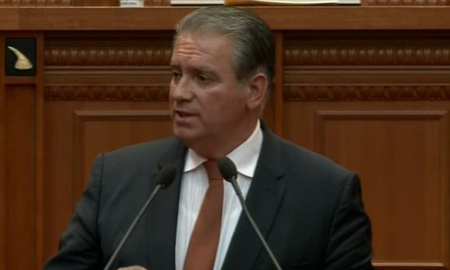 Shoqërimi me forcë në polici, reagon Adriatik Alimadhi: Policët më kanë tërhequr zvarrë dhe goditur me grushte! Situatë kriminale Shoqërimi me forcë në polici, reagon Adriatik Alimadhi: Policët më kanë tërhequr zvarrë dhe goditur me grushte! Situatë kriminale