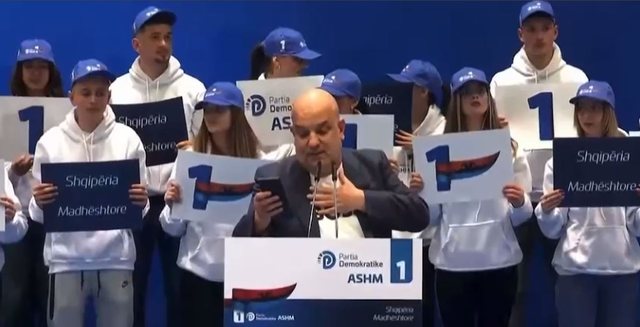 Muli falenderon Vrenozin që nuk u shit tek Rama Muli falenderon Vrenozin që nuk u shit tek Rama