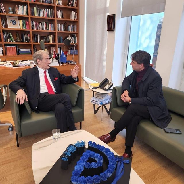 Njeriu i Sali Berishes në Itali Klodian Cami, kryetar i PD në Itali, denoncohet për krim zgjedhor Njeriu i Sali Berishes në Itali Klodian Cami, kryetar i PD në Itali, denoncohet për krim zgjedhor