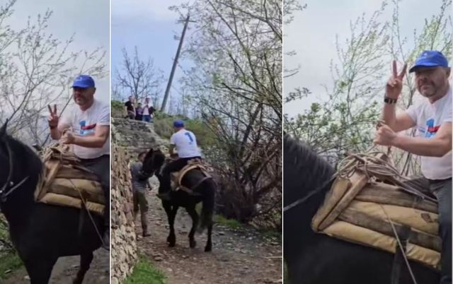 VIDEO/ Xhelal Mziu pas “ndeshjes së boksit” shfaqet mbi kalë duke kërkuar vota: Derë më derë si në kohën e Skënderbeut