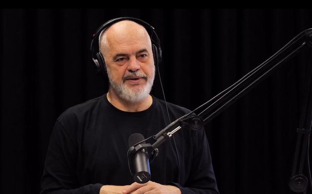 Rama rrëfen momentin e vështirë të jetës: Im bir Gregu ishte në koma, nuk dihej nëse do të kthehej apo jo! Rama rrëfen momentin e vështirë të jetës: Im bir Gregu ishte në koma, nuk dihej nëse do të kthehej apo jo!