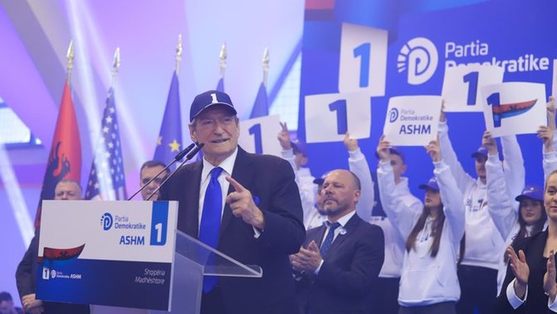 VIDEO/ Berisha me “amnezi” e shfaq edhe në Dibër: Rruga e Kombit, duhet të kishte përfunduar VIDEO/ Berisha me “amnezi” e shfaq edhe në Dibër: Rruga e Kombit, duhet të kishte përfunduar