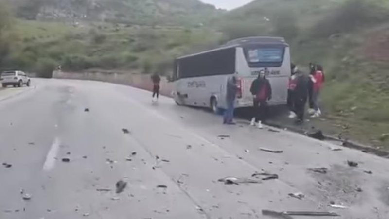 Aksidentohet autobusi i ekipit të Skënderbeut, tre volejbolliste përfundojnë në spital Aksidentohet autobusi i ekipit të Skënderbeut, tre volejbolliste përfundojnë në spital