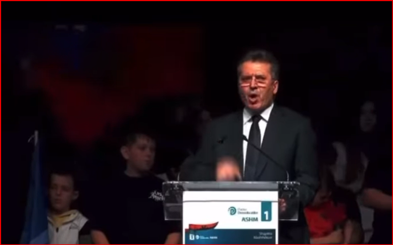 Për Shqipërinë, për Shqipërinë luftojmë ne”! Kur flet për kombin dhe Zotin, njeriu që ka mbi kurriz 26 të vrarë Për Shqipërinë, për Shqipërinë luftojmë ne”! Kur flet për kombin dhe Zotin, njeriu që ka mbi kurriz 26 të vrarë