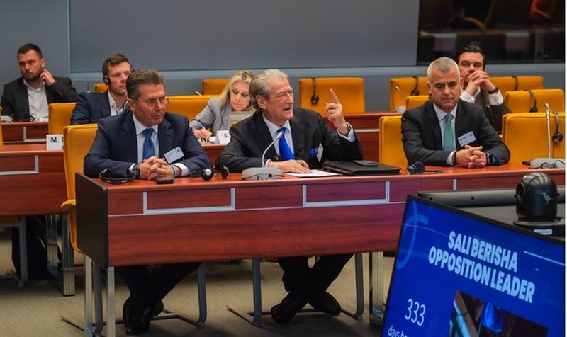 Berisha iu ankohet deputetëve konservatorë në KiE: Rama na ka bllokuar TikTok-un Berisha iu ankohet deputetëve konservatorë në KiE: Rama na ka bllokuar TikTok-un