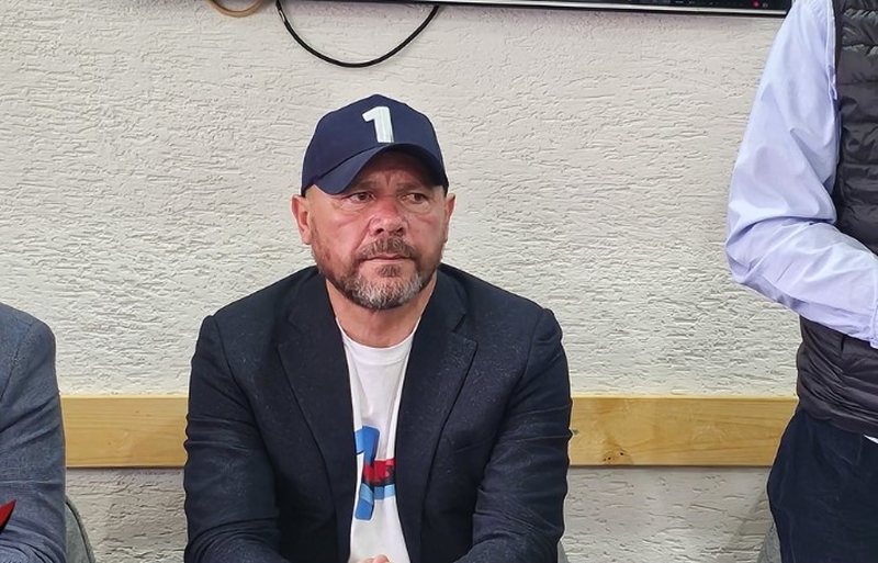 Ndizet fushata: Xhelal Mziu dhe nipi i tij rrahin një qytetar Ndizet fushata: Xhelal Mziu dhe nipi i tij rrahin një qytetar