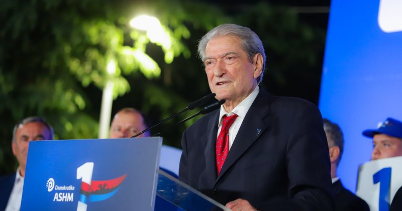 Berisha demokratëve të Kuçovës: E kam tmerruar Ramën, që pagova 6 mln dollarë. Kam gjetur avokat të fortë këtë radhë