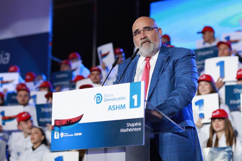 LaCivita, fjalim vetëm 1 minutë në hapjen e fushatës së PD dhe flet broçkulla: Votoni për dr. Berishën, jepini vendit tuaj një mundësi dhe jepuni shpresë