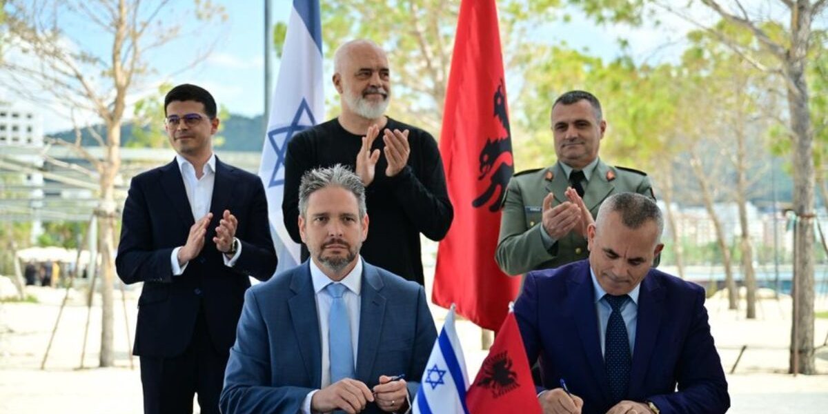 Rama: Sot firmosim marrëveshje me një kompani të madhe të industrisë ushtarake, hapim në Vlorë Akademinë e Aviacionit Rama: Sot firmosim marrëveshje me një kompani të madhe të industrisë ushtarake, hapim në Vlorë Akademinë e Aviacionit