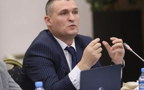 Shpërfillja ndaj akuzave mediatike fyese! Zoti Dumani ka kaluar vettingun… sillet sikur ka kaluar ylberin?