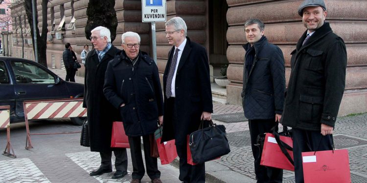 Çfarë është Komisioni i Venecias që Berisha mashtron shqiptarët me të cilin nëse vjen në pushtet do bëjë “drejtësinë alla Sali” Çfarë është Komisioni i Venecias që Berisha mashtron shqiptarët me të cilin nëse vjen në pushtet do bëjë “drejtësinë alla Sali”